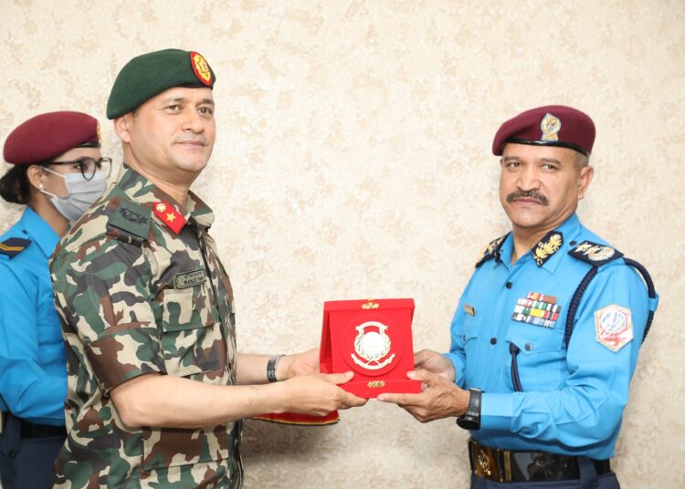 नेपाली सेनाका तालिमरत अधिकृतहरूबाट नेपाल प्रहरी प्रधान कार्यालयको अवलोकन भ्रमण