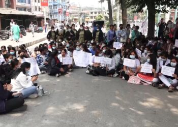 आफूहरूको चरित्र हत्या गर्न खोजिएको भन्दै नर्सहरू आन्दोलित