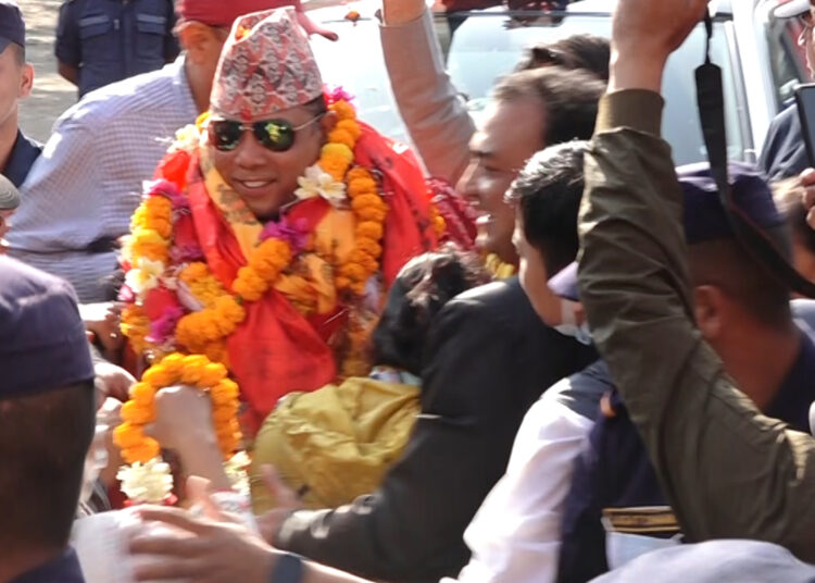 रेशम चौधरी रिहा भएपछि सर्मथकमा खुशीयाली छायाे