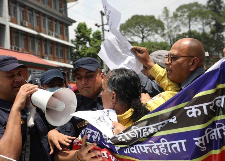 नक्कली भुटानी शरणार्थी प्रकरणका दोषीमाथि कारबाहीको माग गर्दै आन्दोलन गर्ने १७ जना पक्राउ
