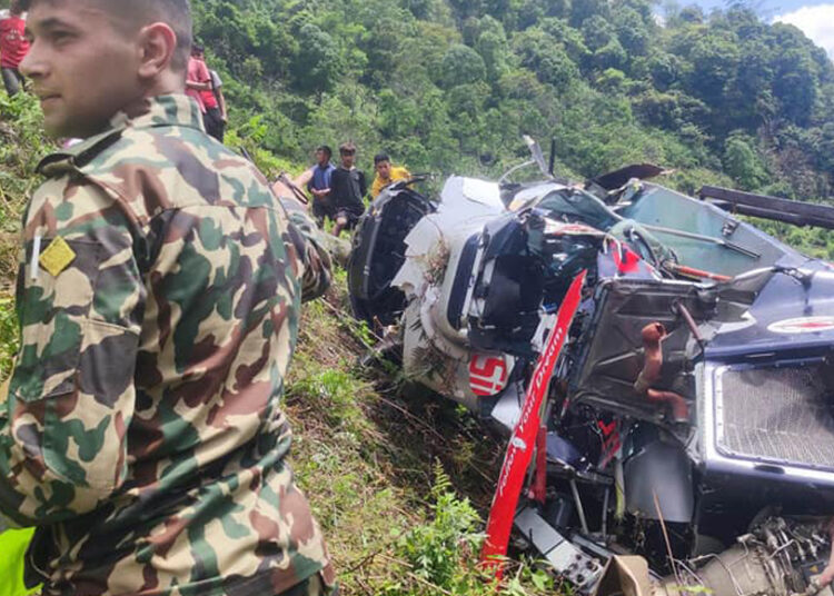 हेलिकोप्टर दुर्घटनामा घाइते भएकाहरूलाई थप उपचारका लागि काठमाडौं  ल्याइदै
