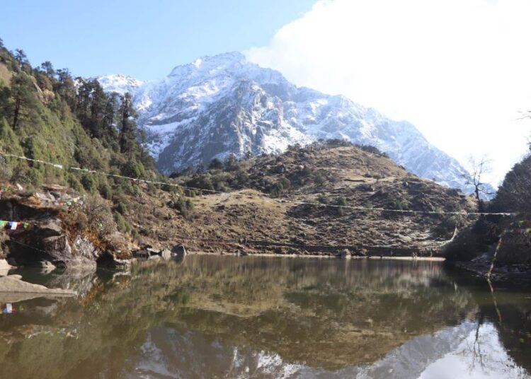 पर्यटकको प्रतीक्षामा साल्पापोखरी