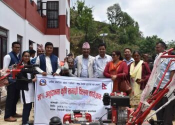 गाउँपालिकाद्वारा कृषकहरुलाई ५०% अनुदानमा कृषि उपज सामाग्री वितरण