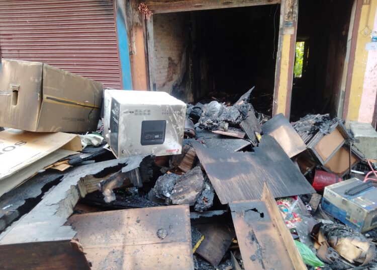 झरना फोटो स्टुडियोमा आगलागी