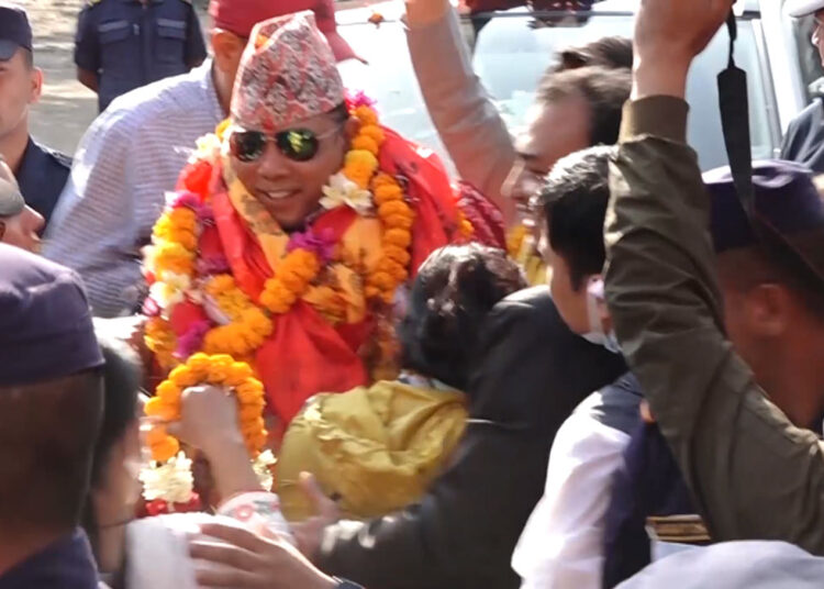 नेता रेशम चौधरीलाई आममाफी दिएको प्रकरणमा सर्वोच्चले कारण देखाउ आदेश
