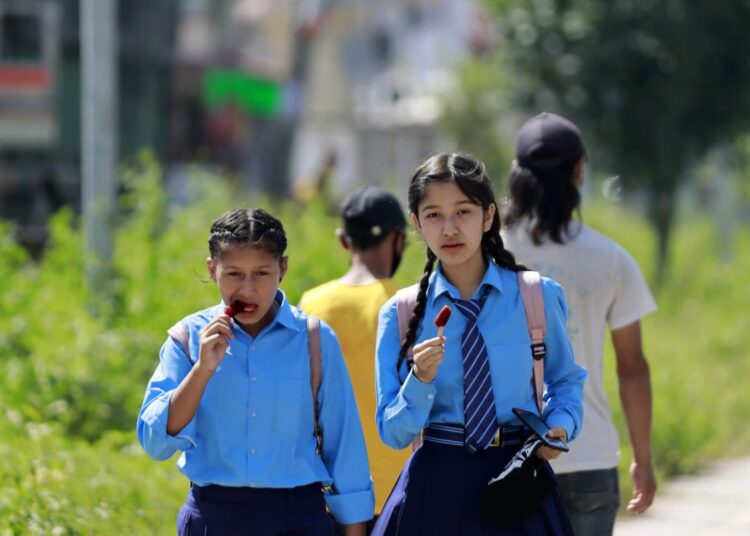 अत्यधिक गर्मीका कारण सुनसरीका तीन स्थानीय तहका विद्यालयमा बिदा