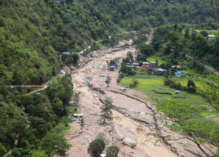 ताप्लेजुङको मेहेलेमा पहिरोमा परी एक बेपत्ता, दुई घाइते