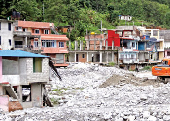 १७ लाख रुपियाँमा किनेको जग्गामा घर  बनाउदा बाढीले बगायो