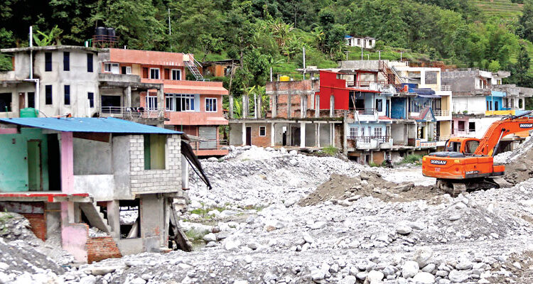 १७ लाख रुपियाँमा किनेको जग्गामा घर बनाउदा बाढीले बगायो