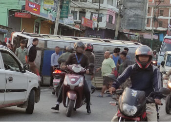 ललितपुरको बाहुनधारामा बस दुर्घटना