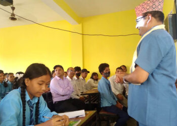 नेपालले कविता लेखन प्रशिक्षण दिँदै बालबालिकालाई
