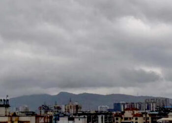 पश्चिमी वायुका साथै स्थानीय वायुको आंशिक प्रभाव