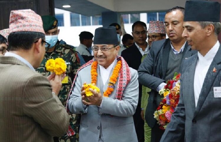 रक्षामन्त्री पूर्णबहादुर खड्का स्वदेश फर्किदै