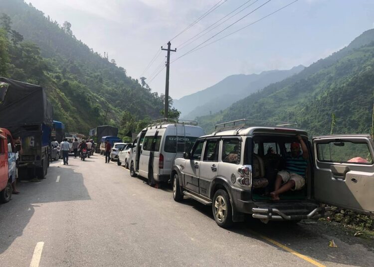 नारायणगढ-मुग्लिन सडक अवरुद्ध