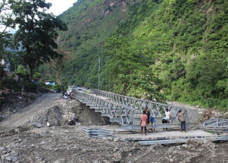 दुई हप्तामै जडान भयो भुरुङ्गखोलामा बेलीब्रिज