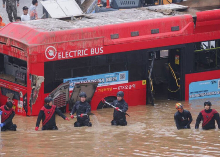 बाढीले दक्षिण कोरियामा ४० को मृत्यु