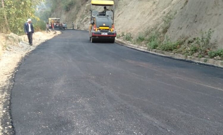 भक्तपुर–नगरकोट सडकखण्डमा कालोपत्र गुणस्तरहीन