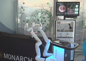 फोक्सोको क्यान्सर उपचार गर्ने रोबोट निर्माण