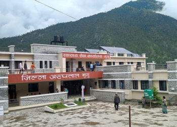 क्षमताभन्दा बढी शय्याबाट सेवा दिँदै जिल्ला अस्पताल मुगु