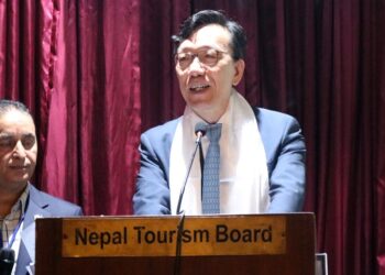 नेपाल पर्यटन बोर्डको प्रवर्द्धनमा कोरियाली पर्यटकको खानपिन, सुरक्षा र उद्धारसम्बन्धी एक दिवसीय तालिममा शुभकामना दिनुहुँदै दक्षिण कोरियाली राजदूत ताय–योङ पार्क । तस्बिर : विमलबहादुर बिष्ट/रासस