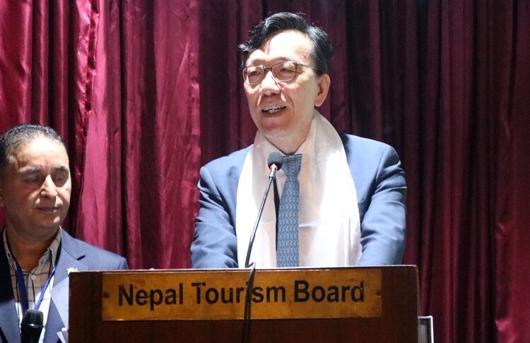 नेपाल पर्यटन बोर्डको प्रवर्द्धनमा कोरियाली पर्यटकको खानपिन, सुरक्षा र उद्धारसम्बन्धी एक दिवसीय तालिममा शुभकामना दिनुहुँदै दक्षिण कोरियाली राजदूत ताय–योङ पार्क । तस्बिर : विमलबहादुर बिष्ट/रासस
