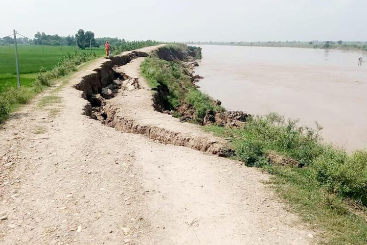 राप्ती तटीय क्षेत्रका बासिन्दा सधैँ बाढीको त्रासमा