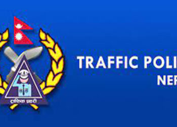 ट्राफिक प्रहरीद्वारा चालकलाई प्रशिक्षण