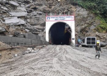 अरुण तेस्रो आयोजनाको विद्युत गृहस्थल र प्रवेशमार्ग ६ दिनदेखि बन्द
