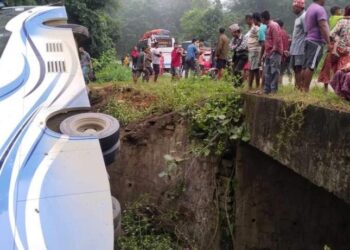 बस दुर्घटनामा परी १५ जना घाइते