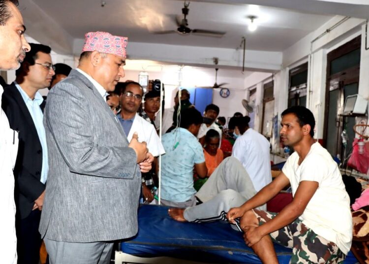 व्यवस्थापकीय समस्या बुझ्ने उद्देश्यले मुख्यमन्त्रीद्वारा सेती प्रादेशिक अस्पताल अनुगमन