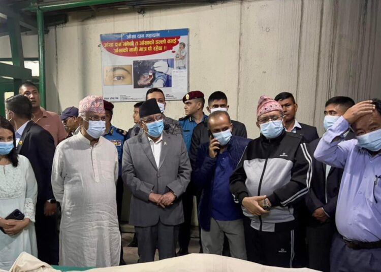प्रधानमन्त्री, सभामुख र एमाले अध्यक्ष पुगे शिक्षण अस्पताल
