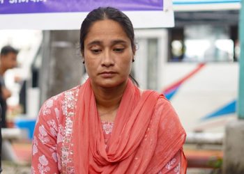 न्याय माग्दै अनसनरत भारती मानन्धर सर्वोच्च अदालत परिसरमै ढलिन्