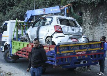 नागढुंगा चेकपोष्टभन्दा थोरै तल कार दुर्घटना