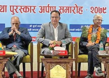 ‘पद्मश्री साहित्य पुरस्कार’  डा. देवीप्रसाद सुवेदीलाई प्रदान