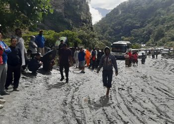 मुस्ताङ जाने पर्यटकलाई सधैँ बैसरी पहिरोको चुनौती