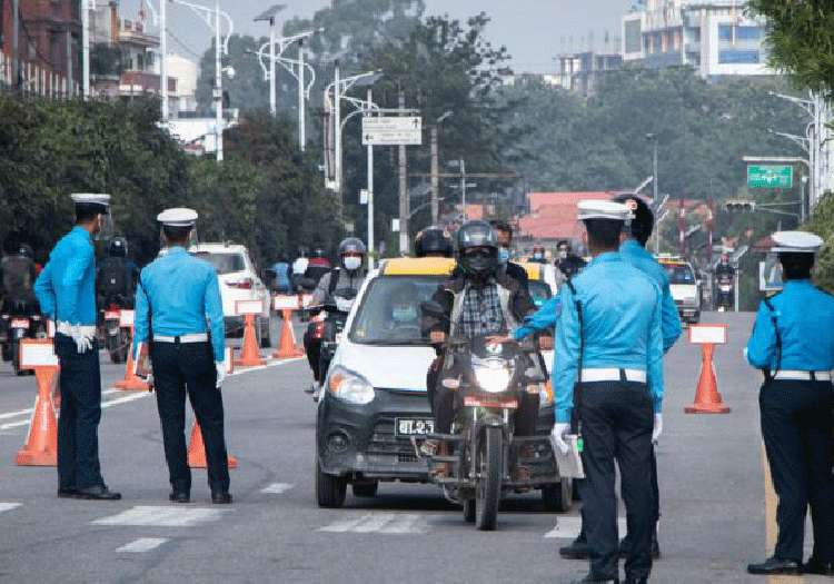 मापसे गरेर सवारी चलाउने चार पक्राउ