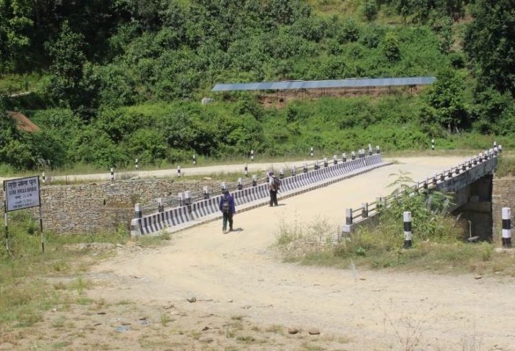 पुल बनेपछि लौरोले पानी नापेर खोला तर्नुपर्ने बाध्यता हट्यो