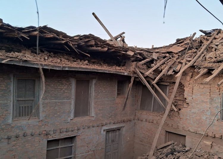 भूकम्पबाट भत्किएका विद्यालयमा अस्थायी संरचना निर्माण गरेर विद्यालय खोल्ने तयारी