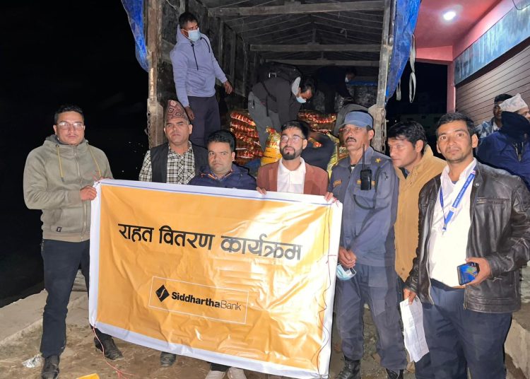 सिद्धार्थ बैंकद्वारा भूकम्प प्रभावित परिवारका लागि खाद्यान्न सहयोग प्रदान