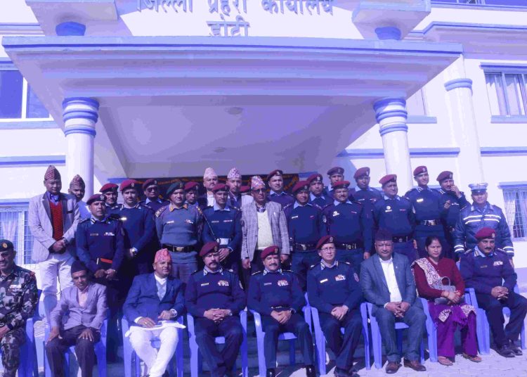 प्रहरी महानिरीक्षक बसन्त बहादुर कुँवरबाट जिल्ला प्रहरी कार्यालय डोटीमा  नवनिर्मित भवनहरू उद्‍घाटन