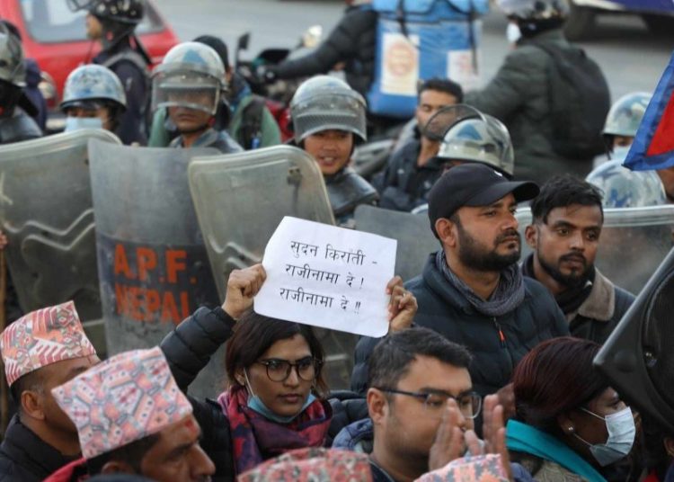 मन्त्री किराँतीकाे राजीनामा मागसहित प्रदर्शन