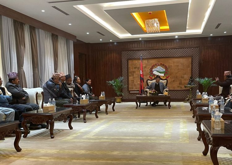 बालकुमारी घटनाका पीडितसित प्रधानमन्त्रीकाे भेट