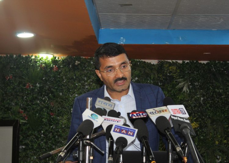 एनआरएनए अध्यक्ष आरके शर्मा र महासचिव बुद्दी सुवेदीद्वारा परराष्ट्रमन्त्रीलाई ५ बुँदे ज्ञापनपत्र