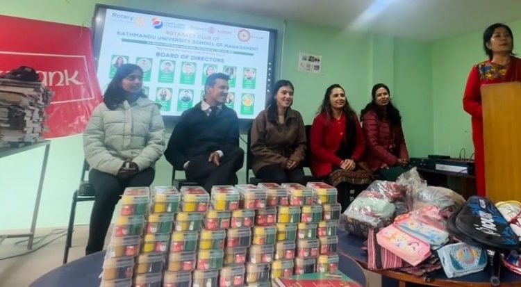 रोटाराक्ट क्लव कुसोमद्वारा धुम्रबराह माबिलाई बिभिन्न सहयोग प्रदान
