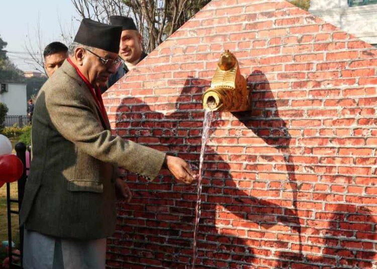 प्रम प्रचण्डले मेलम्ची खानेपानीको पथान्तरण पुनर्वितरण सुरु गरे