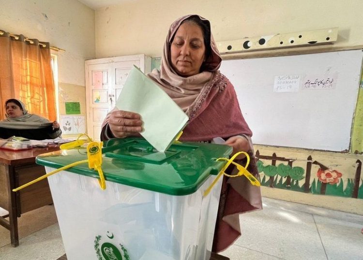 पाकिस्तानमा आम निर्वाचन जारी देशभर मोबाइल सेवा बन्द