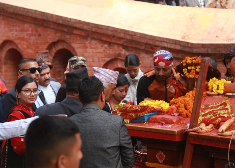 राष्ट्रपति रामचन्द्र पौडेलले शालीनदीमा पूजाअर्चना गरे