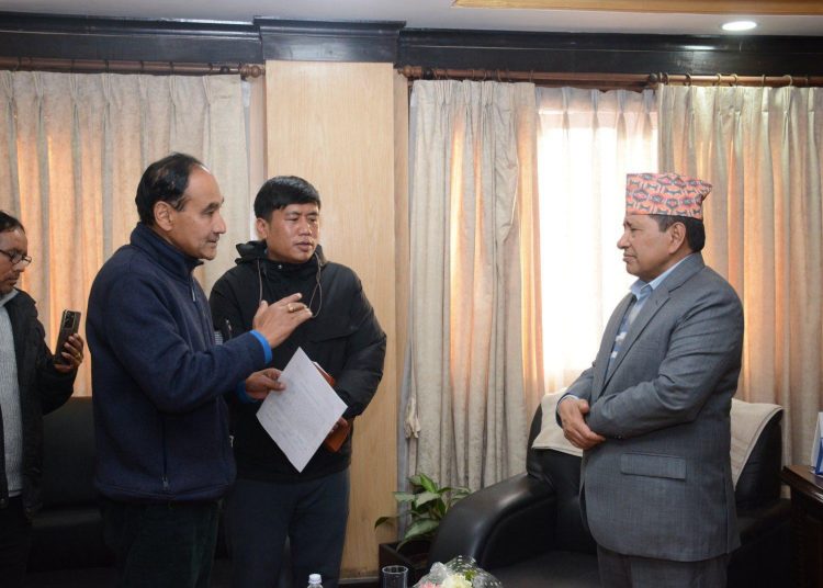 भूतपूर्व गोर्खा परिवारलाई ठगी गर्ने नेम्वाङलाई उम्कन नदिन पीडितहरुको माग