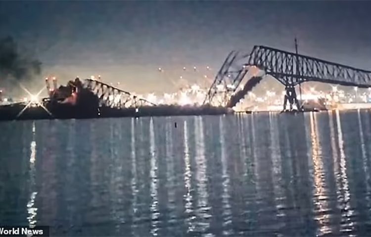 मालवाहक डुंगाले ठक्कर दिँदा मेरील्याण्ड पुल भत्कियाे