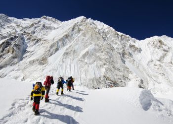 हिमाल आरोहणका लागि परमिट जारी